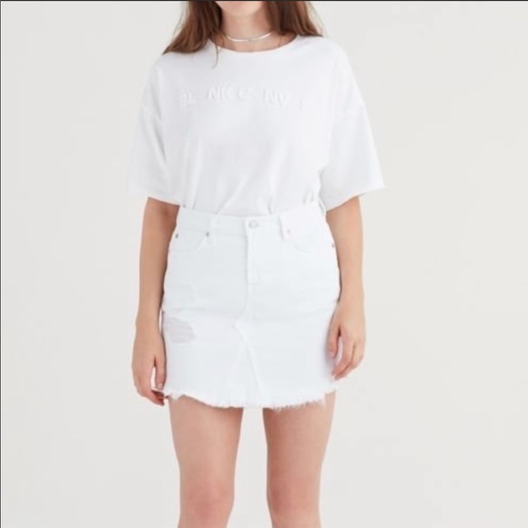 NWT Distressed Frayed White Denim Jean Skirt 25 runs large - Picture 2 of 7